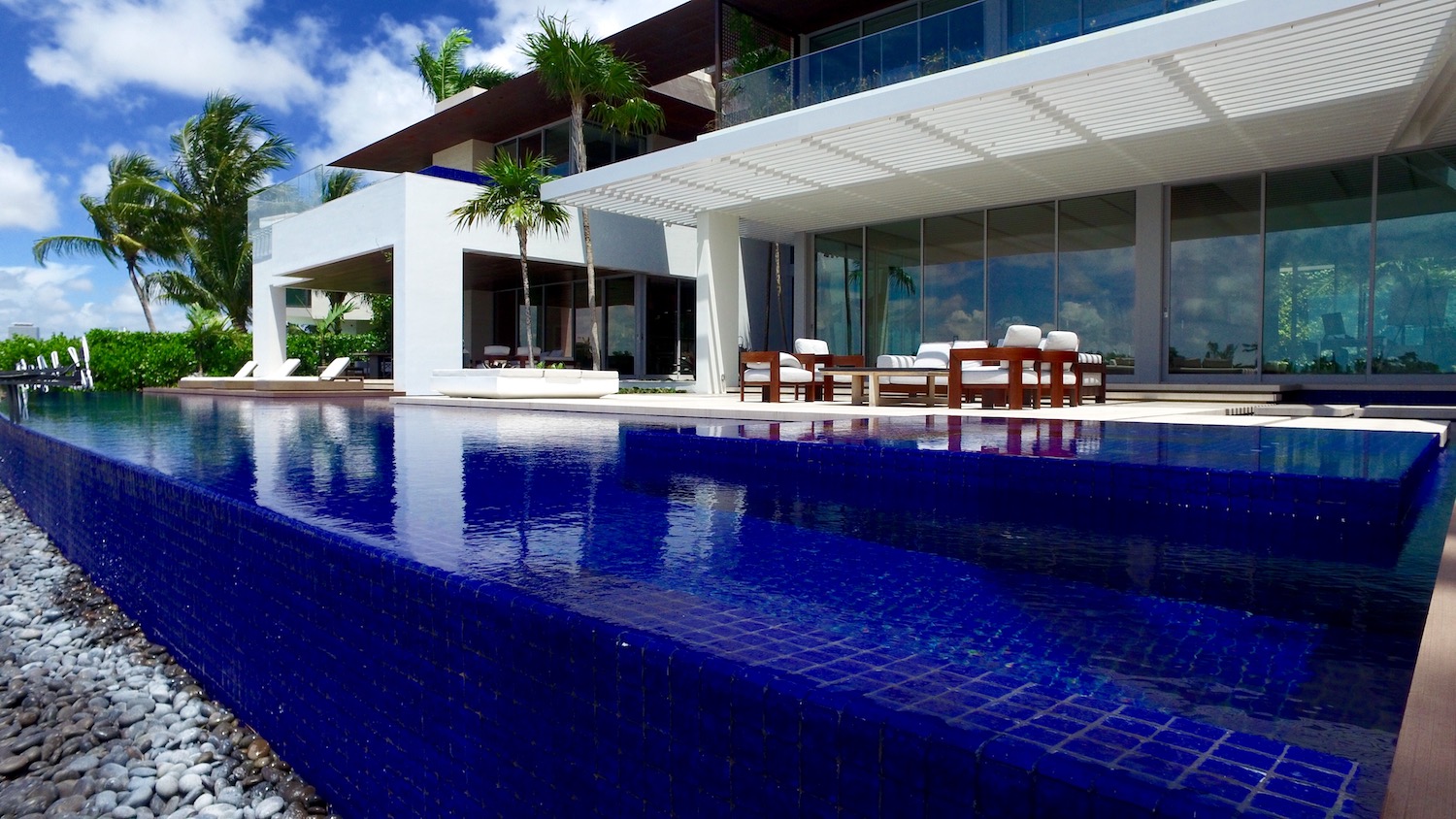 Luxury pool construction in miami